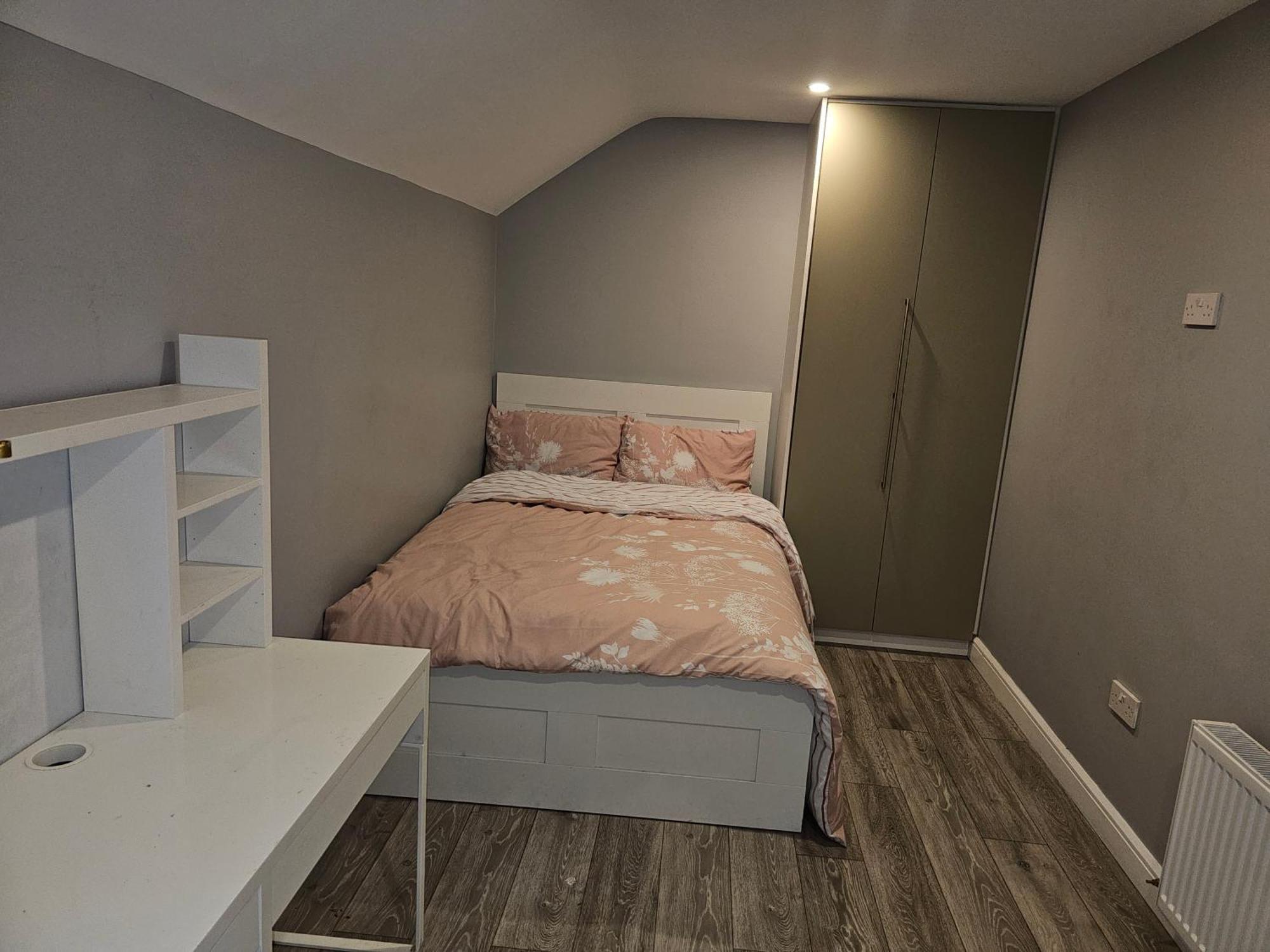 Modern 4-5 Bedroom House Holiday home