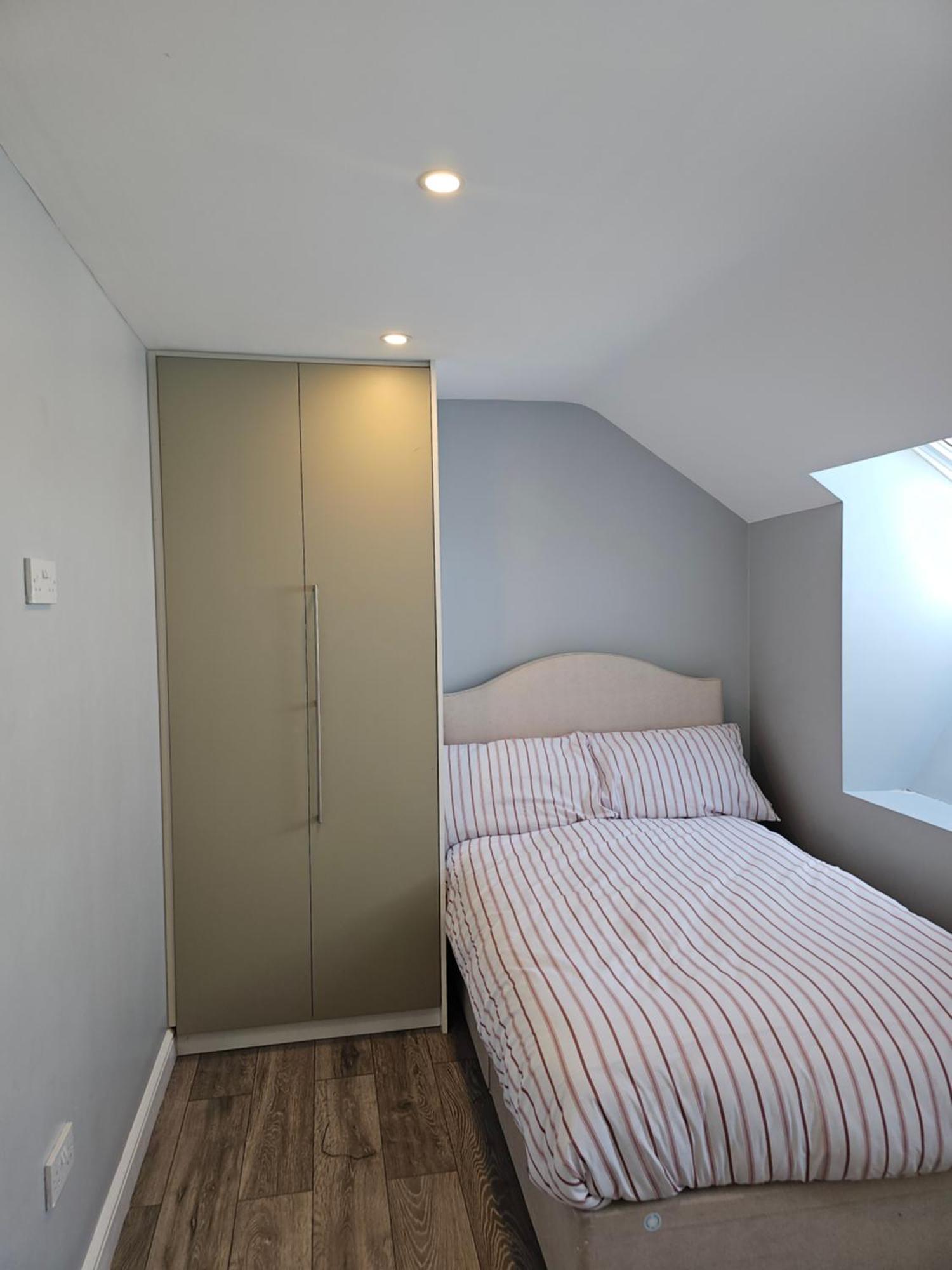 Modern 4-5 Bedroom House Holiday home