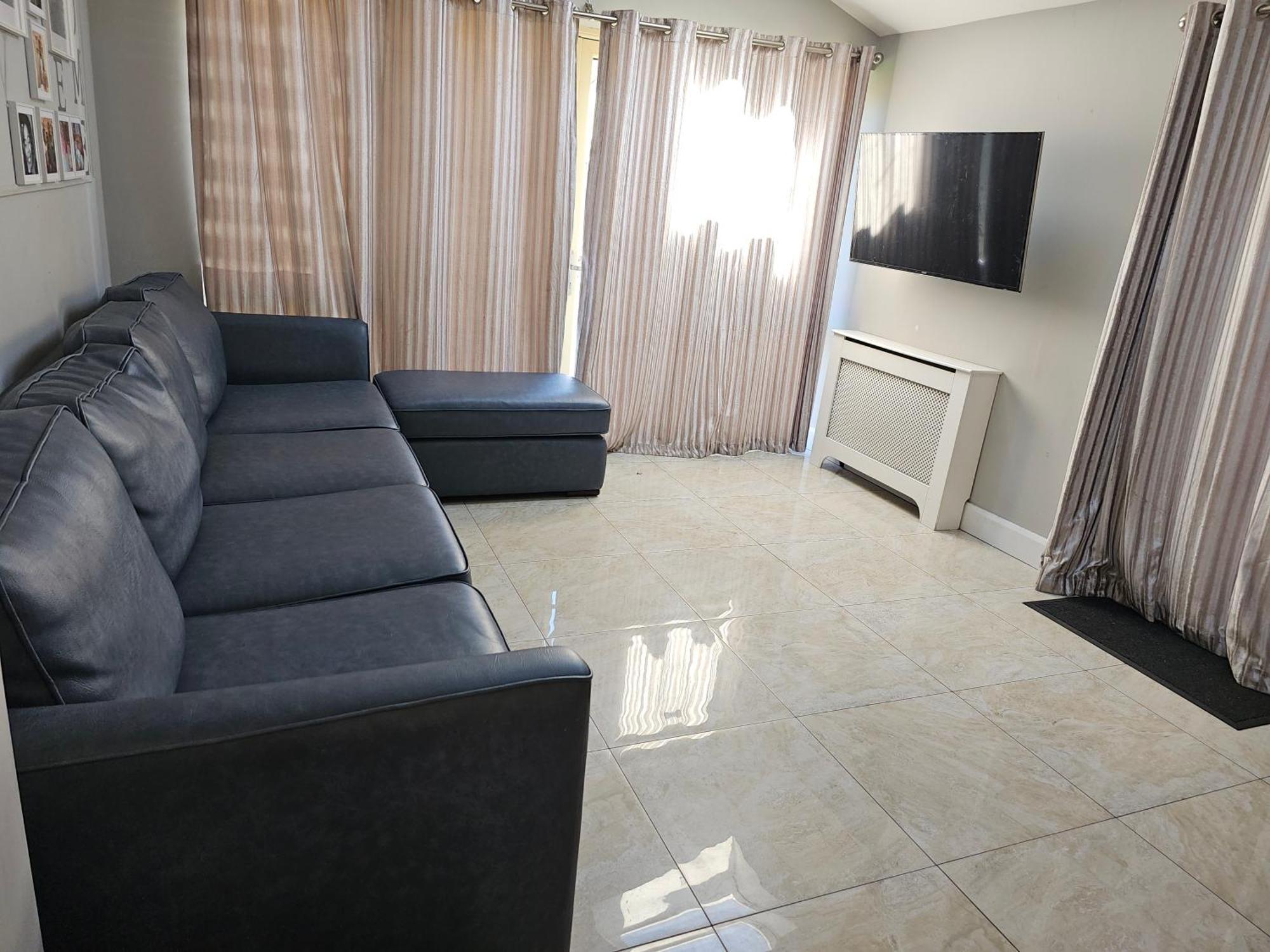 Modern 4-5 Bedroom House *