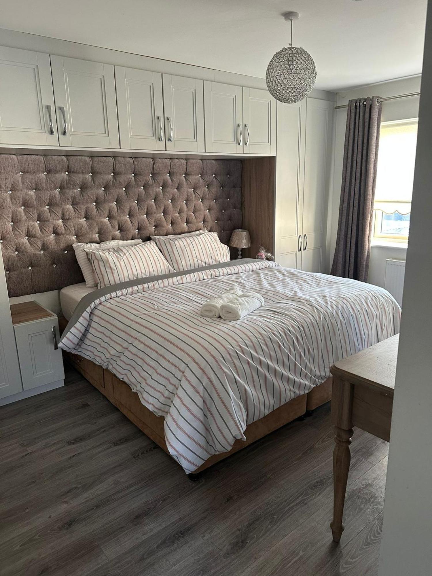 Modern 4-5 Bedroom House Holiday home Dublin